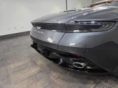 Used 2022 Aston Martin DB11 Volante RWD image 8