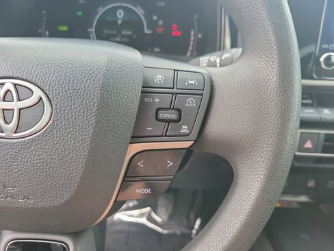 Used 2025 Toyota Camry LE FWD image 18