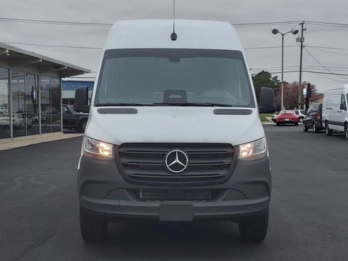 Used 2025 Mercedes-Benz Sprinter 2500 image 4