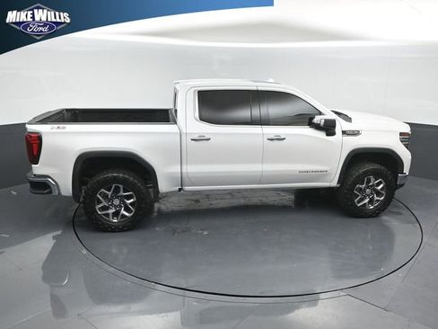 Used 2024 GMC Sierra 1500 SLT w/ SLT Premium Package AWD/4WD image 16