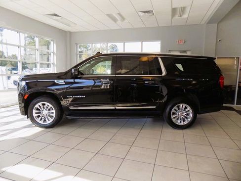 Used 2024 GMC Yukon XL SLT image 8