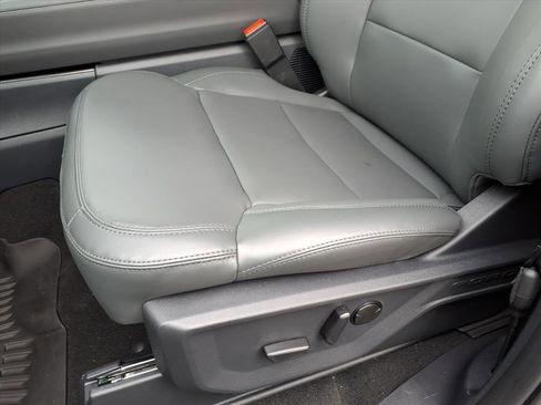 New 2026 Ford Expedition Active image 16