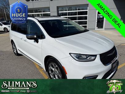 Used 2023 Chrysler Pacifica Limited