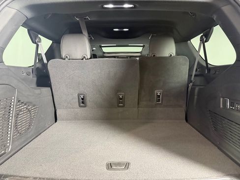 Used 2024 Chevrolet Suburban Z71 w/ Luxury Package image 27