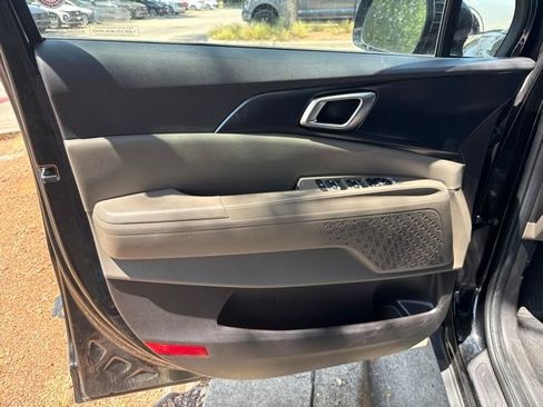 Certified 2025 Kia Carnival FWD image 17