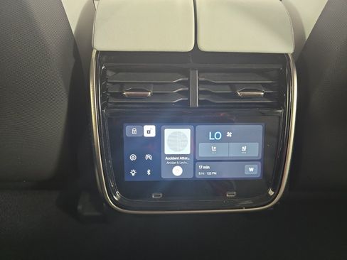 Used 2024 Rivian R1S Adventure AWD/4WD image 31