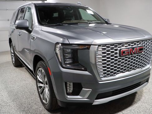 Used 2021 GMC Yukon Denali w/ Denali Premium Package image 5