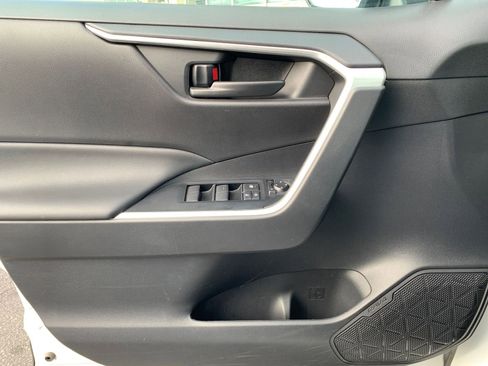 Used 2025 Toyota RAV4 LE image 20