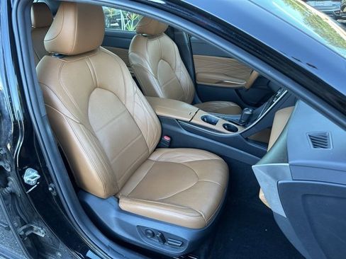 Used 2020 Toyota Avalon Limited image 11