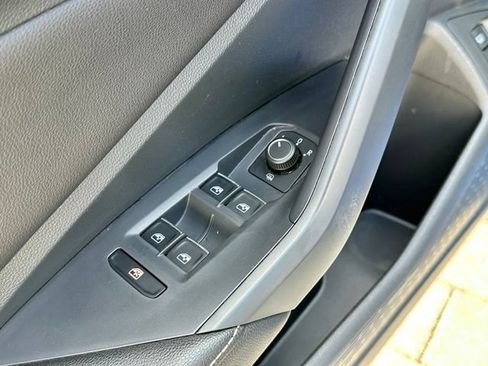 Used 2024 Volkswagen Jetta SE w/ Panoramic Sunroof Package FWD image 11