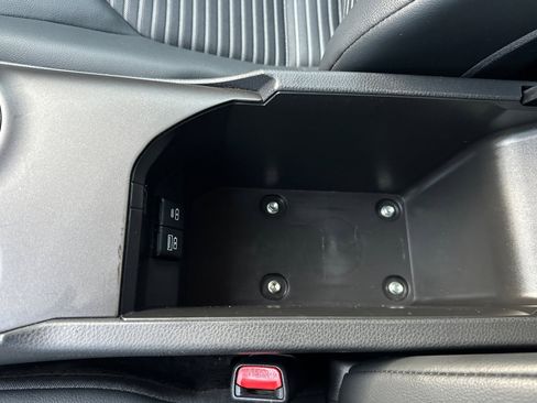 Used 2021 Toyota Camry SE image 32