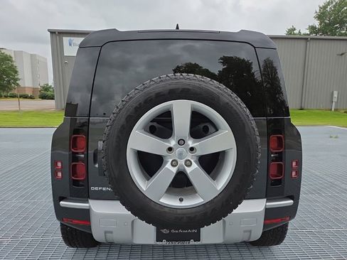 Used 2025 Land Rover Defender 110 S AWD/4WD image 5