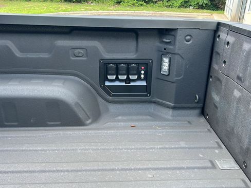 Used 2025 GMC Sierra EV Denali AWD/4WD image 20