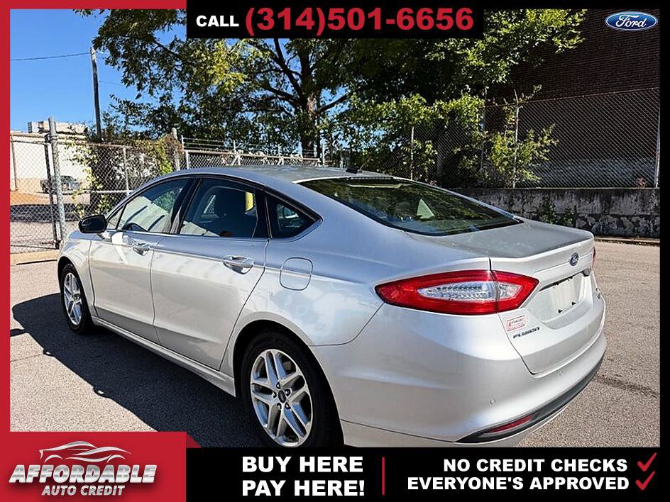 Used 2014 Ford Fusion SE FWD image 3