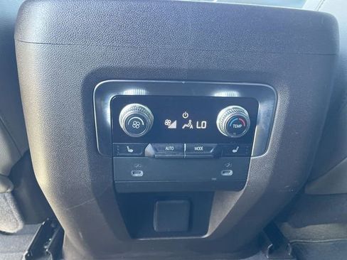 Used 2022 GMC Yukon XL SLT w/ SLT Luxury Package AWD/4WD image 20