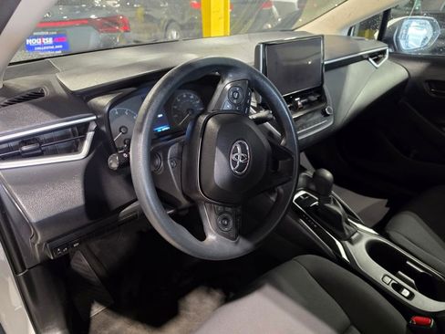 Used 2023 Toyota Corolla LE image 4