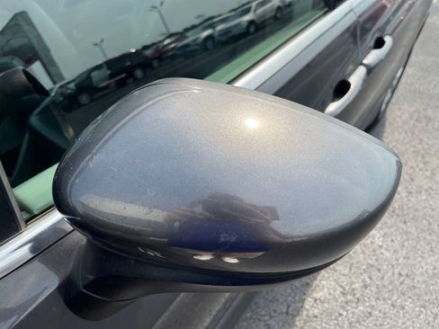 Used 2020 Chrysler Voyager Lxi FWD image 14