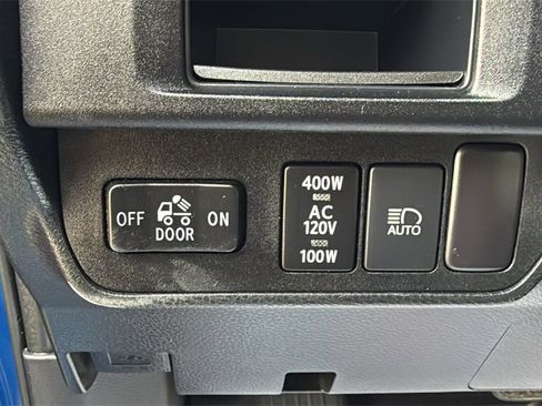 Used 2018 Toyota Tacoma TRD Sport image 19