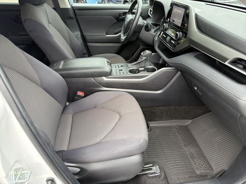 Certified 2024 Toyota Highlander LE AWD/4WD image 23