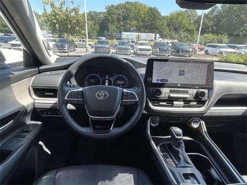 Used 2024 Toyota Grand Highlander Limited image 11