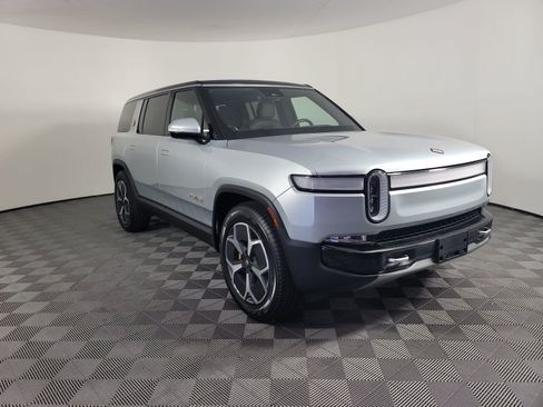 Used 2024 Rivian R1S Adventure AWD/4WD image 7