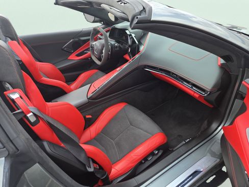 Used 2024 Chevrolet Corvette Stingray Premium Conv RWD image 13