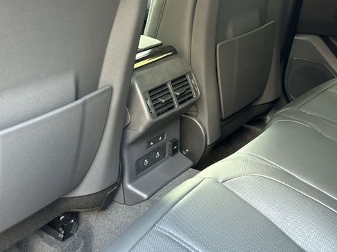 New 2026 Land Rover Range Rover Velar Dynamic SE image 18