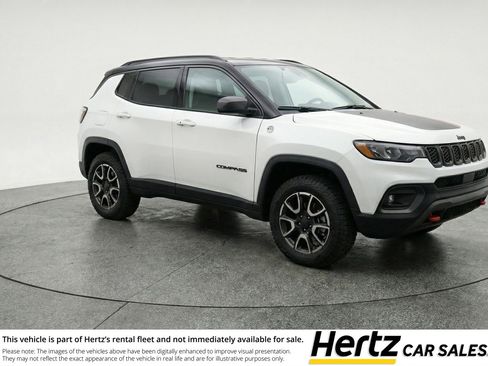 Used 2025 Jeep Compass Trailhawk AWD/4WD image 1