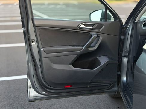 Used 2018 Volkswagen Tiguan S image 9