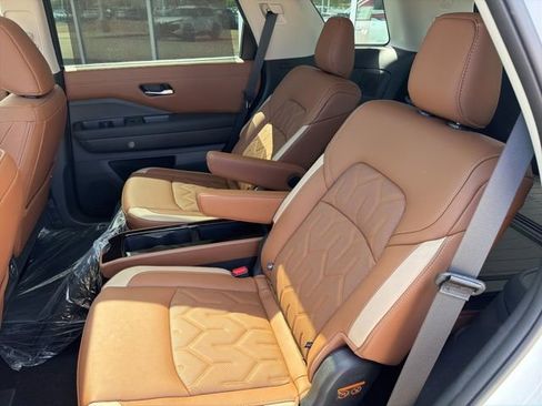 New 2026 Nissan Pathfinder Platinum FWD image 20