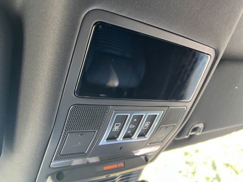 New 2025 Land Rover Discovery S image 22