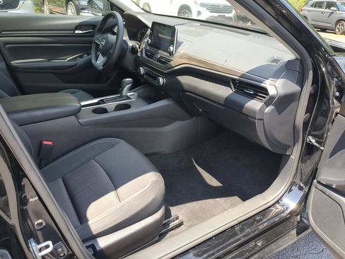 Used 2025 Nissan Altima 2.5 SV FWD image 31