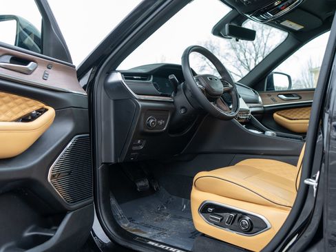 Used 2024 Jeep Grand Cherokee Summit w/ Adv Protech Group IV image 15