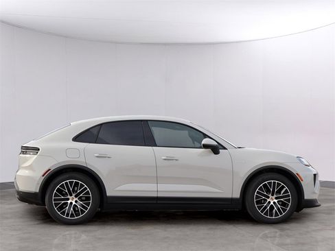 New 2026 Porsche Macan 4 Electric image 9
