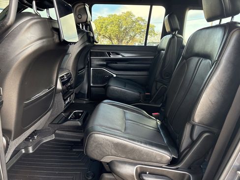 Used 2023 Jeep Wagoneer Series II w/ Premium Group I image 13