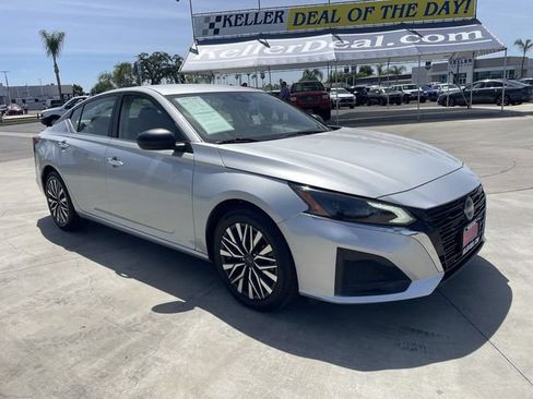 Used 2024 Nissan Altima 2.5 SV FWD image 2