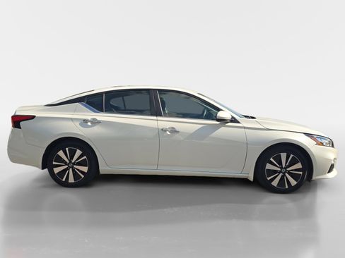 Used 2022 Nissan Altima 2.5 SV FWD image 7