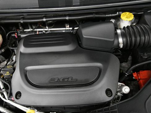 Used 2025 Chrysler Pacifica Limited FWD image 38