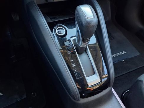 Used 2024 Nissan Versa SR image 9