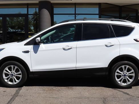 Used 2017 Ford Escape SE w/ Equipment Group 201A AWD/4WD image 8