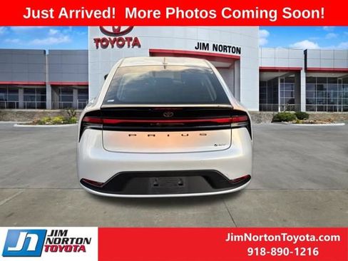Used 2025 Toyota Prius LE FWD image 5