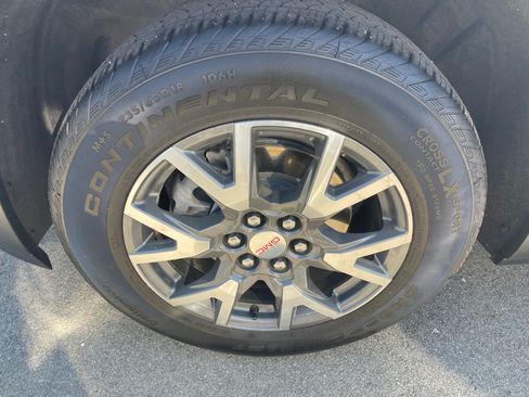 Used 2022 GMC Acadia SLE FWD image 17