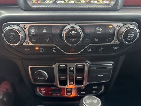 Used 2022 Jeep Wrangler Unlimited Rubicon w/ LED Lighting Group AWD/4WD image 29