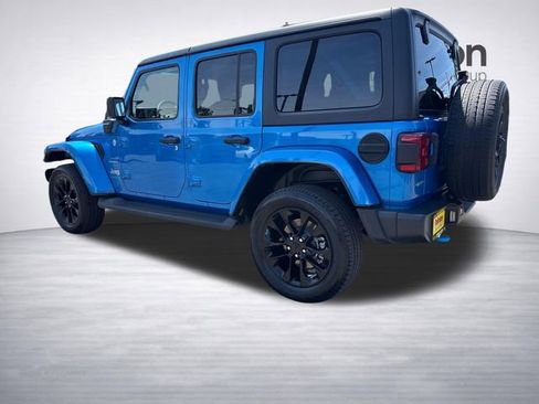 Used 2023 Jeep Wrangler Unlimited Sahara w/ Cold Weather Group AWD/4WD image 5