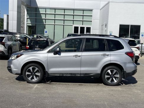 Used 2017 Subaru Forester 2.5i Premium AWD/4WD image 2