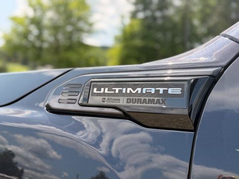 Used 2024 GMC Sierra 2500 Denali Ultimate AWD/4WD image 9