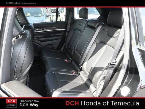 Used 2024 Jeep Grand Cherokee Limited image 19