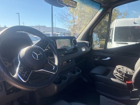 Used 2024 Mercedes-Benz Sprinter 2500 image 9
