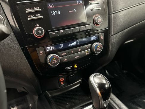 Certified 2017 Nissan Rogue SV image 22