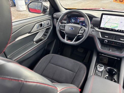 Used 2025 Ford Explorer ST image 14